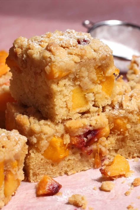 soft moist brown butter peach crumb cake cobbler cake Recipes Using Peach Butter, Brown Butter Peach Crumb Cake, Brown Butter Peach Cake, Peach Brown Sugar Cake, Fall Peach Desserts, Football Food Ideas Desserts, Peach Crumble Cake, Summer Baking Recipes Desserts, Peach Sheet Cake