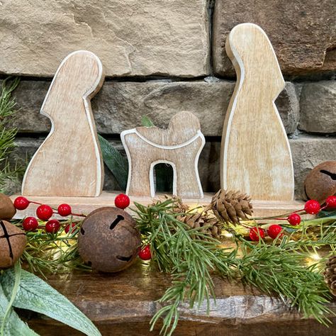 Wooden Nativity Diy, Wood Nativity Diy, Wood Cutouts Patterns, Nativity Craft, Christmas Bazaar Ideas, Outdoor Nativity Scene, Wood Nativity, Outdoor Nativity, Wooden Nativity