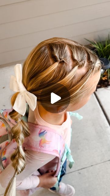 Calla McKinley on Instagram: "Our mornings before kindergarten are usually rushed and frantic but every now and then, I get to spend some time with Miss E and do some cute cute hair🎀 #toddlerhairstyle #kindergartenhair #easygirlshair #hairtutorial #quickhairstyle #littlepoppyco" Hair For Kindergarten, Picture Day Hair Kindergarten, Picture Day Hair For Kindergarten, Shoulder Length Hairstyles For Picture Day, Toddler French Braid Hairstyles, Cute Kindergarten Hairstyles, Kindergarten Hair Styles, Girls Down Hairstyles, Cute Girls Hairstyles For School