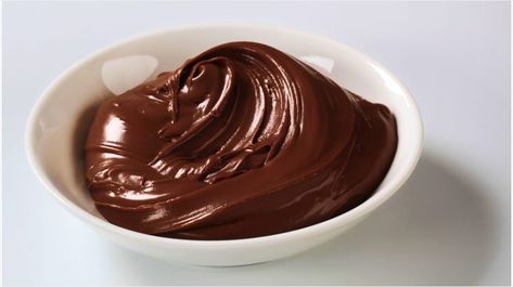 Chocolate butter is the new Nutella and we'll show you how to make it Flavored Butter Recipes, Flavored Butter, Chocolate Spread, Chocolate Butter, Strawberry Dip, Chocolate Brands, Chocolate Frosting, Butter Recipe, Chocolate Pudding