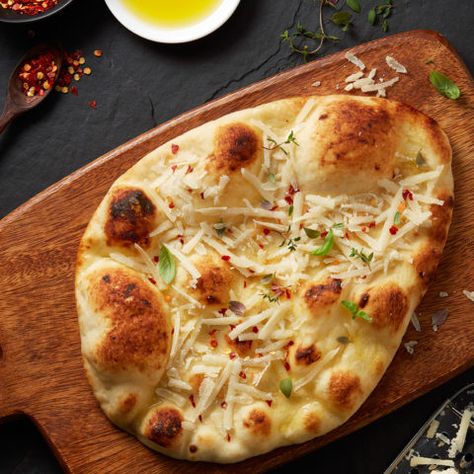 Warm Naan Topped with Olive Oil and Cheese Cranberry Pecan Brie, Sundried Tomato Pizza, Naan Flatbread Recipes, Pecan Brie, Naan Recipes, Flatbread Toppings, Naan Flatbread, Veggie Kabobs, Tomato Pizza