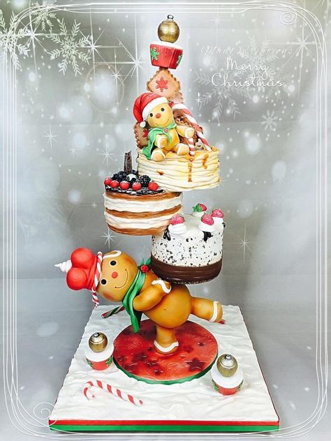 Tower cake Christmas  by madlcreations Creative Cake Ideas, Super Torte, Cake Magic, Magic Colors, Tower Cake, Cake Structure, Christmas Themed Cake, Gravity Defying Cake, Gravity Cake