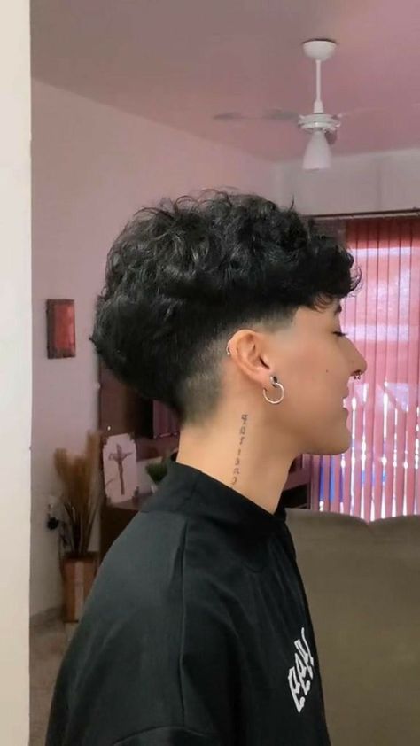 Fluffy Edgar, Fade Haircut Women, Fade Haircut Curly Hair, Low Taper Fade Haircut, Mid Fade Haircut, Tomboy Haircut, Short Fade Haircut, Edgars Haircut, Men Haircut Curly Hair