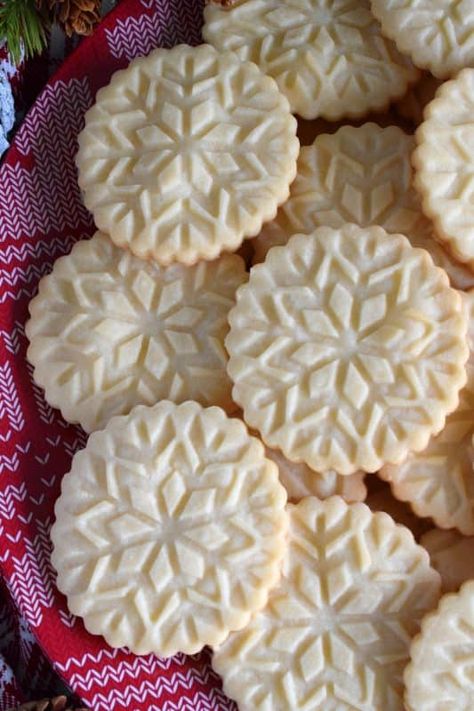 Lord Byron's Kitchen - Recipes Cookies, Shortbread Cookies Stamped, Stamped Cookie Dough Recipe, Decorative Shortbread Cookies, Shortbread Spritz Cookies, Cookie Dough For Stamped Cookies, Shortbread Cookie Decorating, Panera Shortbread Cookie Recipe Copycat, Pressed Sugar Cookies