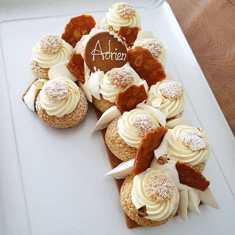 les petits choux az Instagramon: „🌺 [Number choux N°1] 🌼 Petite commande number cake version choux ! Pâte sablée, choux craquelin, crème diplomate vanille, chantilly et…” Choux Cake, Choux Craquelin, Cake Number, Cream Tart, Paris Brest, Number Cake, Number Cakes, Birthday Name, Halloween Desserts