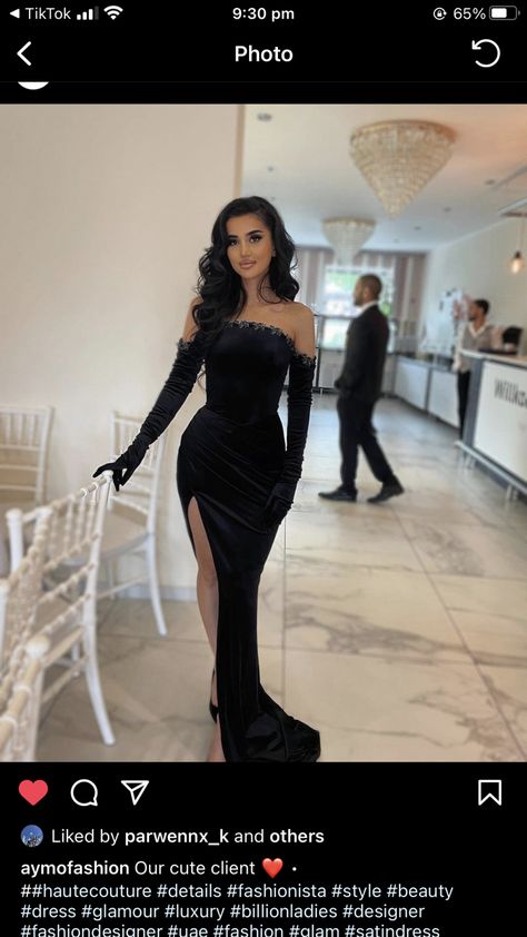 Black Dress White Gloves Classy, Classy Prom Dresses Gloves, Classy Dresses With Gloves, Corset Top Dress Gowns, Gloves With Dress Classy, Elegant Prom Dresses With Gloves, Black Prom Dress With Gloves Classy, Gala Dress With Gloves, Black Formal Dress With Gloves