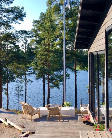 Swedish Lake House, Backyard With View, Summer Cabin Aesthetic, Aesthetic Cabin, Cabin Backyard, Scandinavian Summer House, Scandinavian Summer, Summer Cabin, Cabin Home