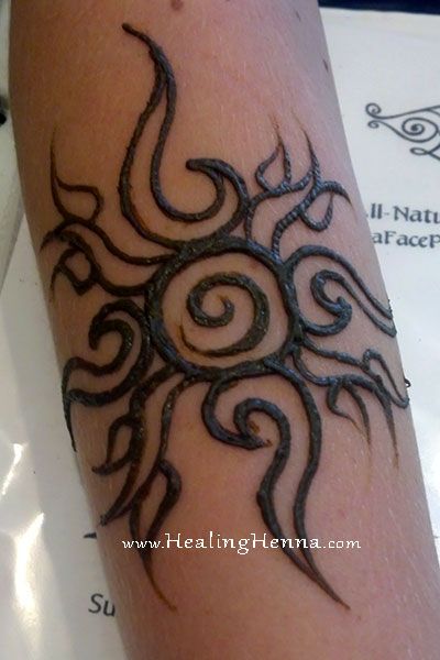 Cool Henna Tattoos For Men, Henna Ideas For Men, Face Henna Design, Henna On Face, Men’s Henna Designs, Mens Henna Tattoo, Henna On Men, Henna Face Tattoo, Men’s Henna