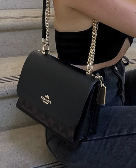 Cheap Purses That Look Expensive, 2023 Luxury Bag, Crossbody Purse Aesthetic, Purse Crossbody Everyday, Couch Bags Coach Handbags, Coach Bag Collection, Coach Purses Aesthetic, Cute Coach Purses, Bag Astethic