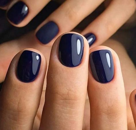 15 chic minimalist fall nail ideas and winter nail designs you don't want to miss! I'm definitely getting #6 tomorrow - I just can't help myself! Too cute! September nails October nails winter nail trends #nails #fallnails #winternails #manicure #minimalist Minimalist Nail, Short Gel Nails, October Nails, Nail Colors Winter, Cute Gel Nails, Blue Nail, Dipped Nails, Manicure Y Pedicure, Pedicures