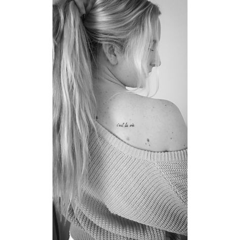 Cest la Vie Tattoo #tattoo #cestlavie #cestlavietattoo #smalltattoo #shouldertattoo #girlytattoo Cest La Vie Tattoo, La Vie Tattoo, Girly Tattoos, Tattoo Tattoo, Tattoo Inspo, Shoulder Tattoo, Back Tattoo, Future Tattoos, I Tattoo