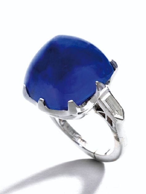 25.87-carat sugarloaf cabochon sapphire with Kashmir origins set in a platinum and diamond ring sold for $5.1 million Kashmir Sapphire, Sapphire Cabochon, Art Deco Bracelet, Sapphire And Diamond Ring, Cuff Jewelry, Jewelry Auction, Platinum Jewelry, Jewelry Fashion Trends, Sapphire Bracelet