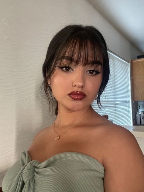 Bang Hairstyles Updo, Bangs Inspo Long Hair, Round Face Wispy Bangs, Different Bang Styles Face Shapes, Bangs On Big Forehead, Whiskey Bangs, Wispy Bangs With Face Framing Pieces, Bang For Round Face, Cerquillo Cara Redonda