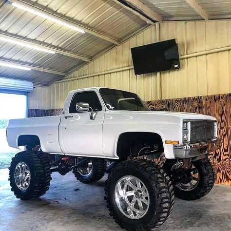 87 Chevy Truck, Chevy 4x4, Trucks Lifted, Body Build, Vintage Pickup, Classic Ford Broncos, Ford Broncos, Vintage Pickup Trucks, C10 Chevy Truck