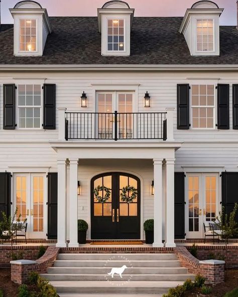 gorgeous houses 🏡 on Instagram: "A Georgian Revival home nestled in the foothills. 🏠⛰ Cr: @stevetiek Arch Plans & Interiors: @stevetiek Photos: @joshwacaldwell #classic #georgian #bhghome #prettylittleinteriors #ltkhome #homeimprovements #homedecor #homewithrue #interiordesign #smpliving #smmakelifebeautiful #homemademodernhome #moderninterior #showmeyourstyled #styleathome #seasonsofsimplicity #simplehomestyle #howwedwell #bhghome #ourtruehaven #standoutstyling #homesohard #houseenvy" Modern Georgian House, Steve Tiek, Georgian Colonial House, Georgian Revival Homes, Modern Colonial House, Colonial Revival House, Georgian Revival, Modern Georgian, Colonial House Exteriors