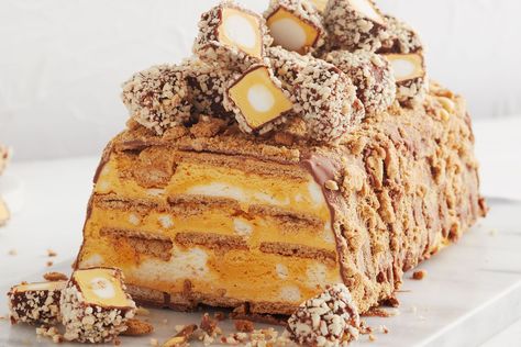 Although we didn’t think it was possible, Australia’s favourite ice-cream - the Golden Gaytime - just got even better because we've turned it into a 5-ingredient ice-cream cake! That's right, we've packed everything you love about Gaytime (think caramely, crumbly, crunchy goodness) into an easy dessert you can even make ahead. Golden Gaytime Cake, Xmas Ice Cream Cake, Baking Swaps, Golden Gaytime, Milk Toffee, Bake Sweets, Caramel Biscuits, Dessert Hacks, Ice Cream Bites