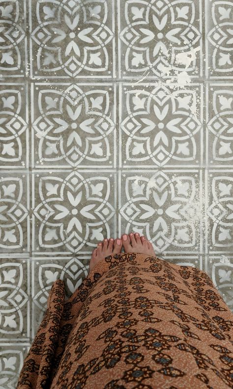 Concrete Floors Laundry Room, Floor Stencils Patterns, Stenciled Concrete, Concrete Floors Diy, Stenciled Concrete Floor, Painted Porch Floors, Diy Painted Floors, Paint Concrete Patio, Stencil Concrete