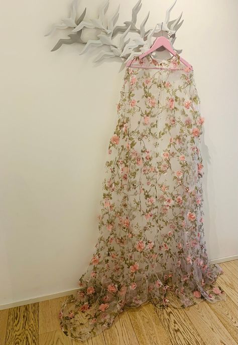 Romantic Floral Wedding, Forest Queen, Bridal Capes, Flower Shawl, Queen Cosplay, Marchesa Dress, Cape Wedding, Embroidered Cape, Wedding Bolero