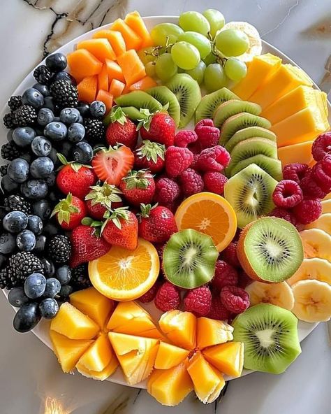 Fruit Board Ideas For Party, Fresh Fruit Aesthetic, Chopped Fruit, Fruit Board, Amazing Food Platters, Mix Fruit, Yummy Fruit, Fruit Platter Designs, Fruit Platters