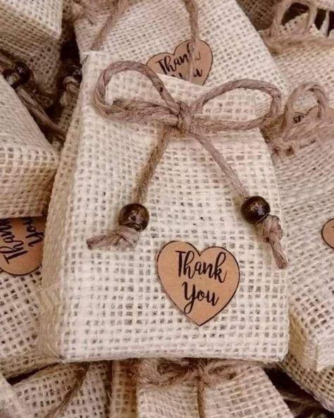 Thank you gift bags for your loved ones suitable for any ceremonial function. Nikkah Favours, Wedding Cake Bags, Jute Wedding, Wedding Cake Gift, Engagement Stage, Gift Bags Wedding, Engagement Stage Decoration, Homemade Wedding Favors, Burlap Gift Bags