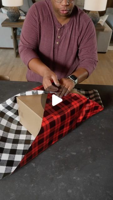 Large Box Wrapping Ideas, How To Wrap A Shoe Box Gift, How To Wrap A Big Box Gift, Wrapping Hacks, Gift Wrapping Tutorial, Creative Wrapping, Large Stuffed Animals, Gifts Wrapping, Gifts Wrapping Diy