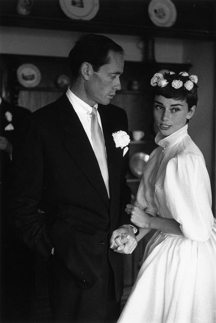 Audrey Hepburn Iconic Brides, Audrey Hepburn Wedding, Iconic Weddings, Sophie Marceau, Meg Ryan, Hepburn Style, Fair Lady, Famous Couples, Actrices Hollywood