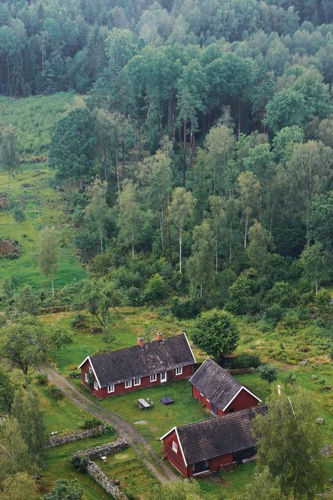 A farmhouse near Glimåkra Sweden Swedish Summer House, Swedish Houses, Swedish Summer, Swedish Cottage, Rental House, Swedish House, Red House, Red Barns, Farm Life