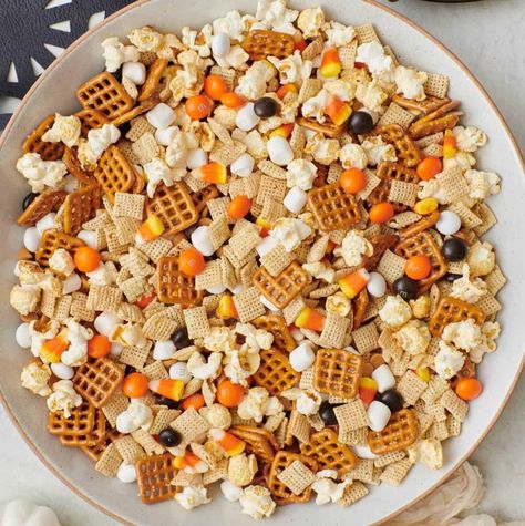 Popcorn Trail Mix Recipes Healthy, Halloween Crunch Munch, Trail Mix Halloween, No Bake Trail Mix Recipes, Halloween Trail Mix Ideas, Witches Brew Snack Mix For Kids, Monster Mix Snack, Halloween Snack Mix Monster Munch, Halloween Trail Mix Recipe For Kids