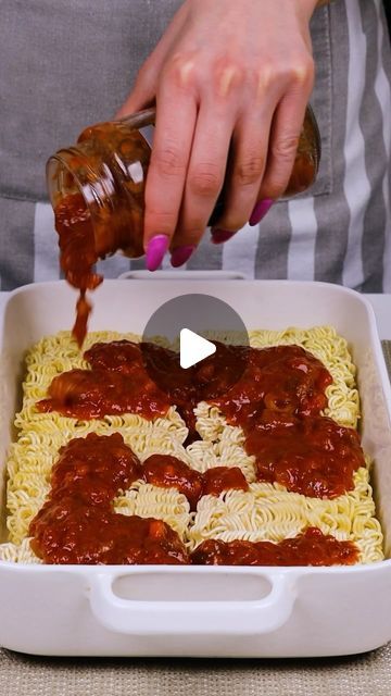 MetDaan on Instagram: "Tasty ramen lasagna recipe you’ll love! 👌🍴" Lasagna For One, Ramen Lasagna, Sheet Recipes, How To Make Lasagna, Lasagna Recipe, Lasagna, Ramen, Step By Step, Oven