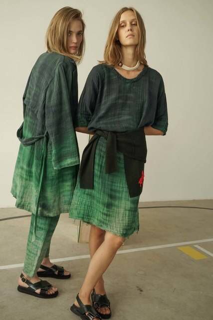 Raquel Allegra, Look #13 Tie Dye Runway, Closet Organizing Ideas, Mode Batik, Ugly Dresses, Tie Dye Fashion, Raquel Allegra, Looks Street Style, Review Fashion, Organizing Ideas