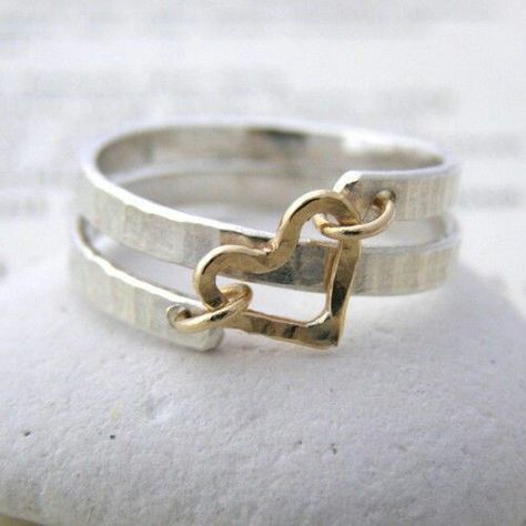 I want to buy this, can't find what site it was on :( Engagement Ring Rose Gold, Metal Clay, Diy Schmuck, Bracelet Argent, Metal Jewelry, Wire Jewelry, Ring Verlobung, Jewelry Inspiration, Gold Ring