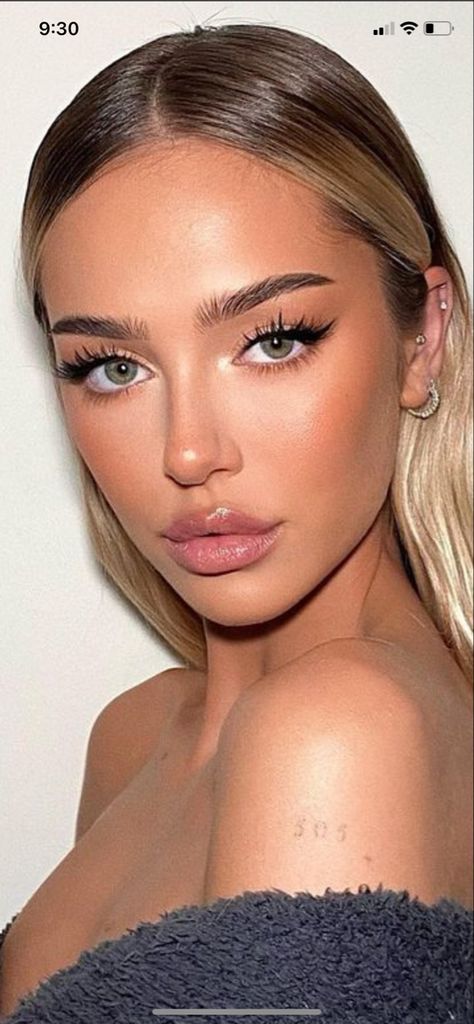 Full Shaped Eyebrows, Fluffy Straight Brows, Straight Arched Eyebrows, Full Brows Aesthetic, Straight Brows Aesthetic, Eyebrow Shaping And Tint, Straight Brow Tutorial, 2024 Eyebrow Trends, Brow Inspo Natural