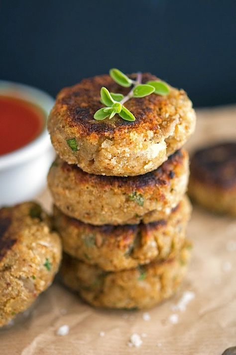 The Best Eggplant Patties Eggplant Patties, Camping Appetizers, Vegetarian Patties, Plant Recipes, Mediterranean Vegetables, Veggie Fritters, Eggplant Recipes Easy, Gold Food, Toddler Foods