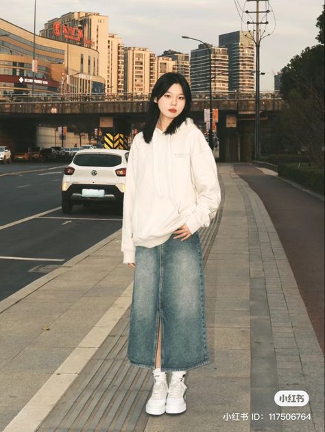 Long Maong Skirt Outfit, Maong Skirt Outfit, Maong Skirt, Cute Korean Outfits, Japan Outfits, Blazer And Skirt Set, Maxi Skirt Outfits, Korean Casual Outfits, Everyday Fashion Outfits