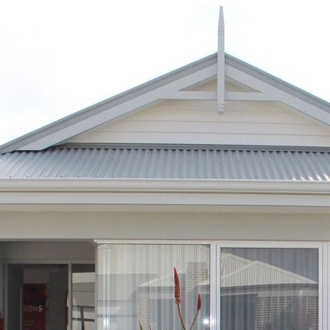 Jess & Kris Nunn on Instagram: "This colour scheme is so classic and subtle 🙌🏼 It uses all the most popular colours: The roof is Colorbond Windspray. The gable timber, gutters, fascia and render is Colorbond Shale Grey. The feature cladding is Solver Floral White. The windows are pearl white and the paving is a combination or Brikmakers Storm Cloud and Arctic. ⠀⠀⠀⠀⠀⠀⠀⠀⠀ @brikmakers @colorbondsteel @solver #solverpaint #solver #colorbondwindspray #colorbondshalegrey #brikmakers #succulentbowl Colorbond Windspray Roof, Windspray Roof Colour Schemes, Shale Grey And Surfmist Exterior, Rendered House Colours, Shale Grey Colorbond Roof, Southerly Colorbond Roof, Shale Grey Roof Colour Schemes, Paperbark Colorbond Colour Schemes, Dulux Snowy Mountains Half Exterior