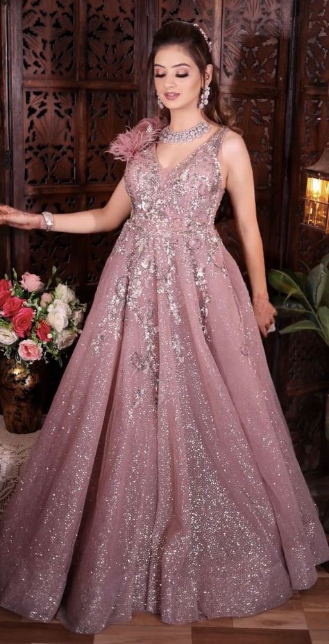 Engagement Gowns Indian, Party Wear Short Dresses, Gown Hairstyle, Gown For Wedding Party, Party Wear Evening Gowns, Party Wear Long Gowns, Project Cover, Gown For Wedding, Affan Waheed