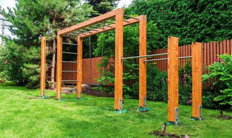 Diy Monkey Bars, Garden Ladder Ideas, Outdoor Pull Up Bar, Bar Ladder, Backyard Jungle Gym, Ladder Ideas, Backyard Fort, Garden Ladder, Backyard Gym