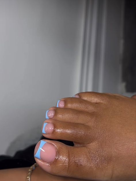 Blue Feet Nails Ideas, Cute Simple Pedicure Ideas, Color French Pedicure, Colored French Tip Pedicure, Baby Blue French Tip Toes, Gel Toes Ideas Summer, Blue Toes With Design, Baby Blue Toes Nails, French Pedicure Colors