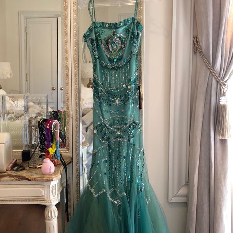 Gorgeous Green Tulle Beaded Mermaid Gown New With Tags Ocean Goddess Dress, Rosalina Costume, Ocean Themed Dress, Under The Sea Dress, Green Mermaid Dress, Sea Green Dress, Green And Blue Dress, Teal Prom Dresses, Brides Maid Gown