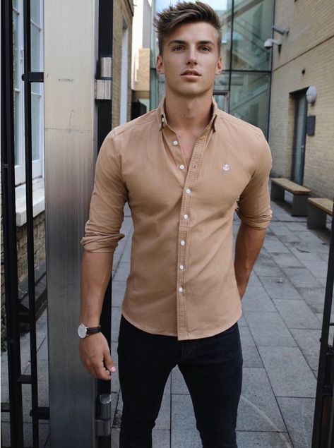 Tan Shirt, Herren Style, Formal Men Outfit, Daniel Radcliffe, Mens Fashion Casual Outfits, Herren Outfit, Stylish Mens Outfits, Mode Masculine, Modieuze Outfits