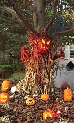 25+ Spooky Lighting Ideas For Halloween Night 2019 | DIY Halloween Outdoor Decorations For Your Yard Halloween Pauroso, Labu Halloween, Läskig Halloween, Diy Halloween Dekoration, Fun Diy Halloween Decorations, Dekorasi Halloween, Uhyggelig Halloween, Halloween Diy Outdoor, Halloween Outside