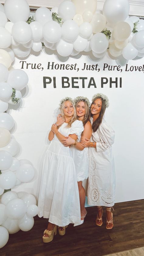 #piphi #recruitment #preference #angel #friends #poses #outfits #white #dresses Pi Beta Phi Recruitment, Angel Bid Day Theme, Philanthropy Round Recruitment Decor, Preference Round Recruitment Decorations, Sisterhood Round Recruitment Decor, Recruitment Rooms, Sorority Recruitment Ideas, Sorority Sets, Sorority Recruitment Decorations