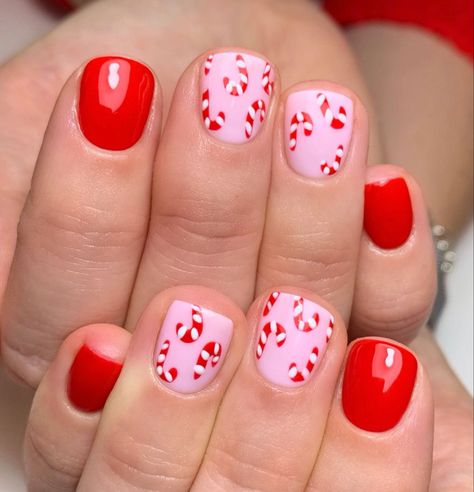 Christmas Nails Pink Candy Canes, Pink Xmas Nails Short, Pink And Red Candy Cane Nails, Pink Christmas Nail Designs Short, Simple Kids Nail Designs, Girls Christmas Nails Kids, Kid Christmas Nails, Pink Peppermint Nails, Candy Cane Nails Short