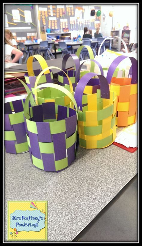 Mrs Poultney's Ponderings: Woven Easter Baskets Diy Easter Baskets For Kids, Preschool Easter Basket, Easter Basket Craft, Paper Easter Basket, Homemade Easter Baskets, Preschool Easter, Easter Kindergarten, Easter Baskets To Make, Easter Basket Crafts