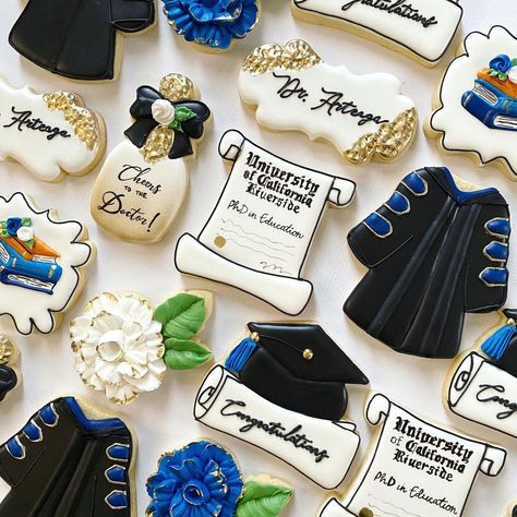 Phd Cupcakes, Phd Graduation Party Themes, Graduate School Party Ideas, Mba Cake Graduation, Psyd Graduation Party, Graduation Party Ideas Doctorate, Doctor Of Education Graduation Party, Doctoral Graduation Party Ideas, Phd Graduation Party Decorations