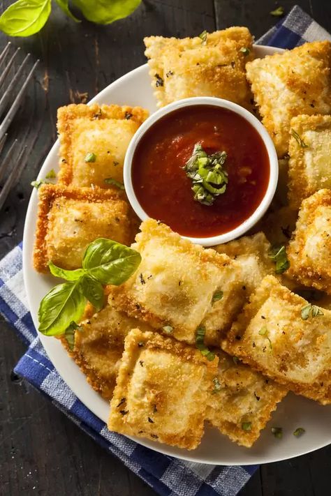 Delicious Air Fryer Frozen Toasted Ravioli. Air Fryer Cake Recipes, Air Fryer Recipes Low Carb, Toast Hawaii, Air Fryer Recipes Snacks, Toasted Ravioli, Ravioli Recipe, Air Fryer Recipes Healthy, Meal Prep For The Week, Quick Snacks