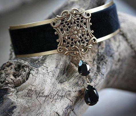 Fantasy Choker, Choker Design, Baby Boy Winter Outfits, Clothing Themes, Fantasy Necklace, Metal Jewelry Making, The Countess, Evening Jewelry, Vintage Angel