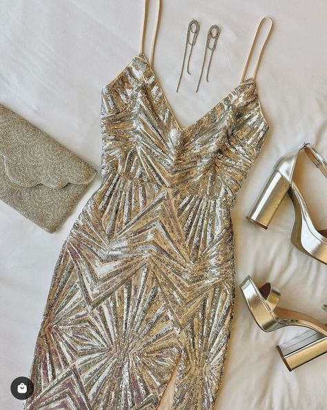 Midi Gold Dress, Vegas Dresses Classy, Hoco Dresses Gold, Silver Hoco Dresses, Gold Hoco Dresses, Mascarade Party Outfit Dresses, Gold Wedding Guest Dress, Gold Party Outfit, Sparkly Dress Outfit