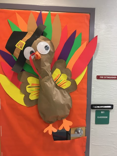 Thanksgiving Decorations For School Wall, Turkey Bulliten Board Ideas, Thanksgiving Doors For School, Thanksgiving Hallway Decorations, Thanksgiving Door Decorations For School, Thanksgiving Door Decorations For Office, Thanksgiving Preschool Door Ideas, Thanksgiving School Door Decorations, Thanksgiving Class Door