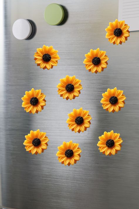 Clay Flower Magnets, Clay Magnets Ideas, Sunflower Magnets, Clay Magnet Ideas, Fall Magnets, Clay Fridge Magnets, Clay Fridge, Polymer Clay Magnet, Cute Magnets